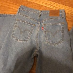 LEVI’S HIGH WAIST RIB CAGE ANKLE JEANS- Size 25